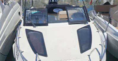 lancha Quicksilver modelo activ curiser con motor fueraborda