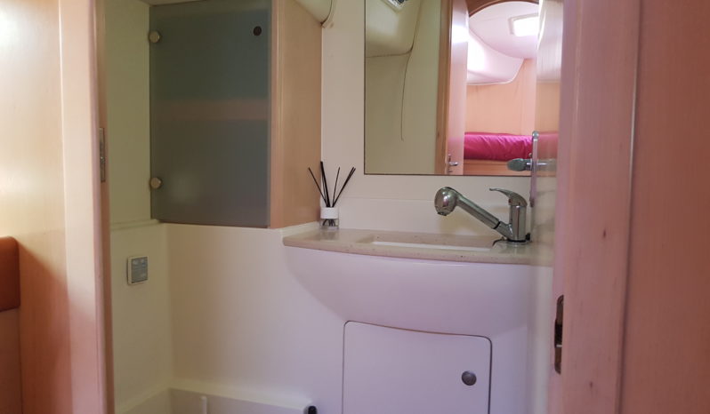 CATAMARAN A MOTOR – EXCITECAT 10.10 lleno