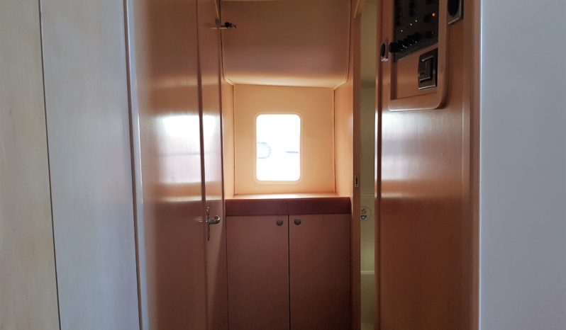 CATAMARAN A MOTOR – EXCITECAT 10.10 lleno